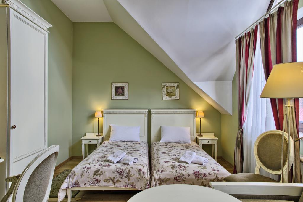 Villa Estera - Hotel & Restauracja Michalowice  Ngoại thất bức ảnh