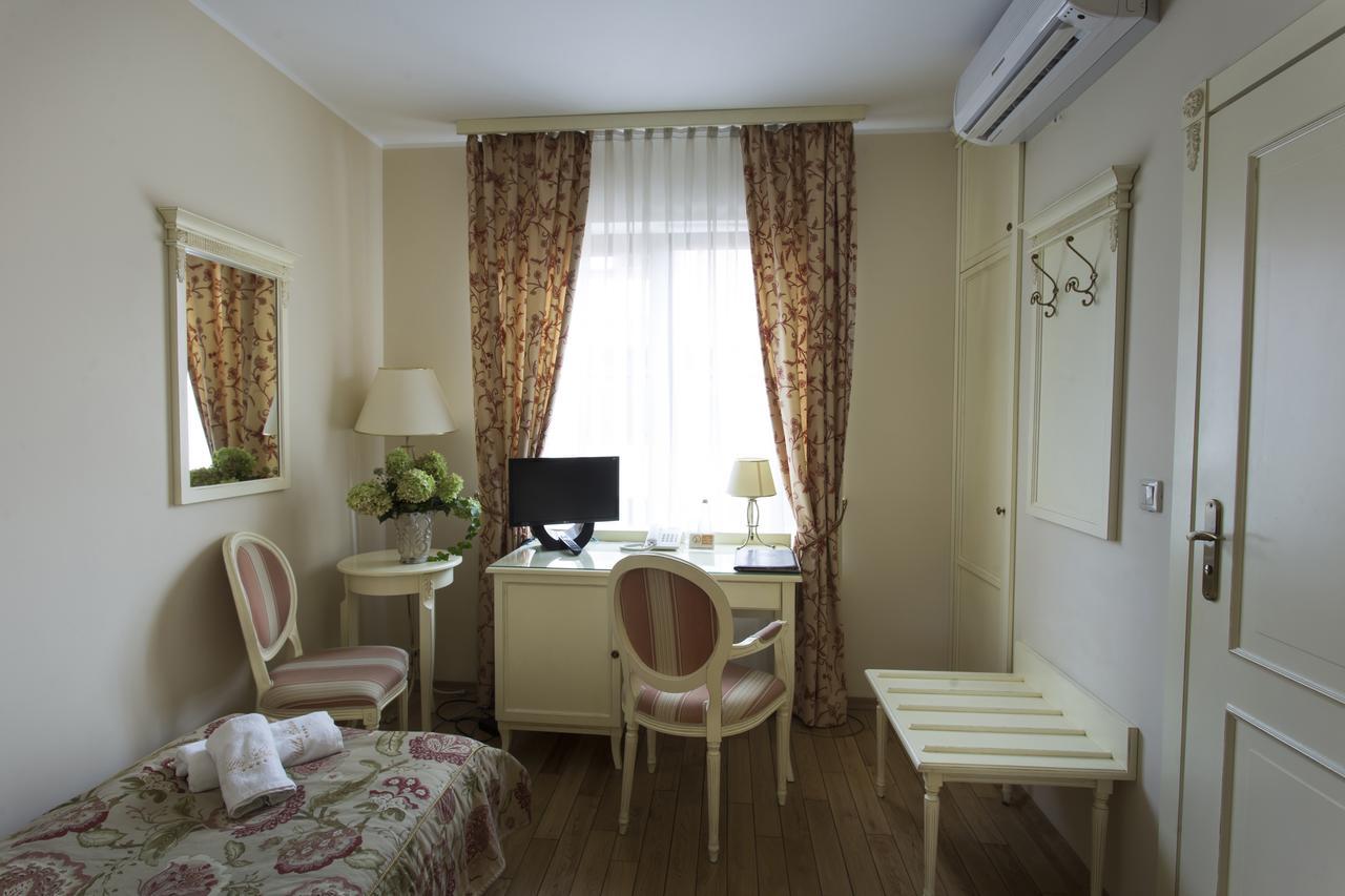 Villa Estera - Hotel & Restauracja Michalowice  Ngoại thất bức ảnh